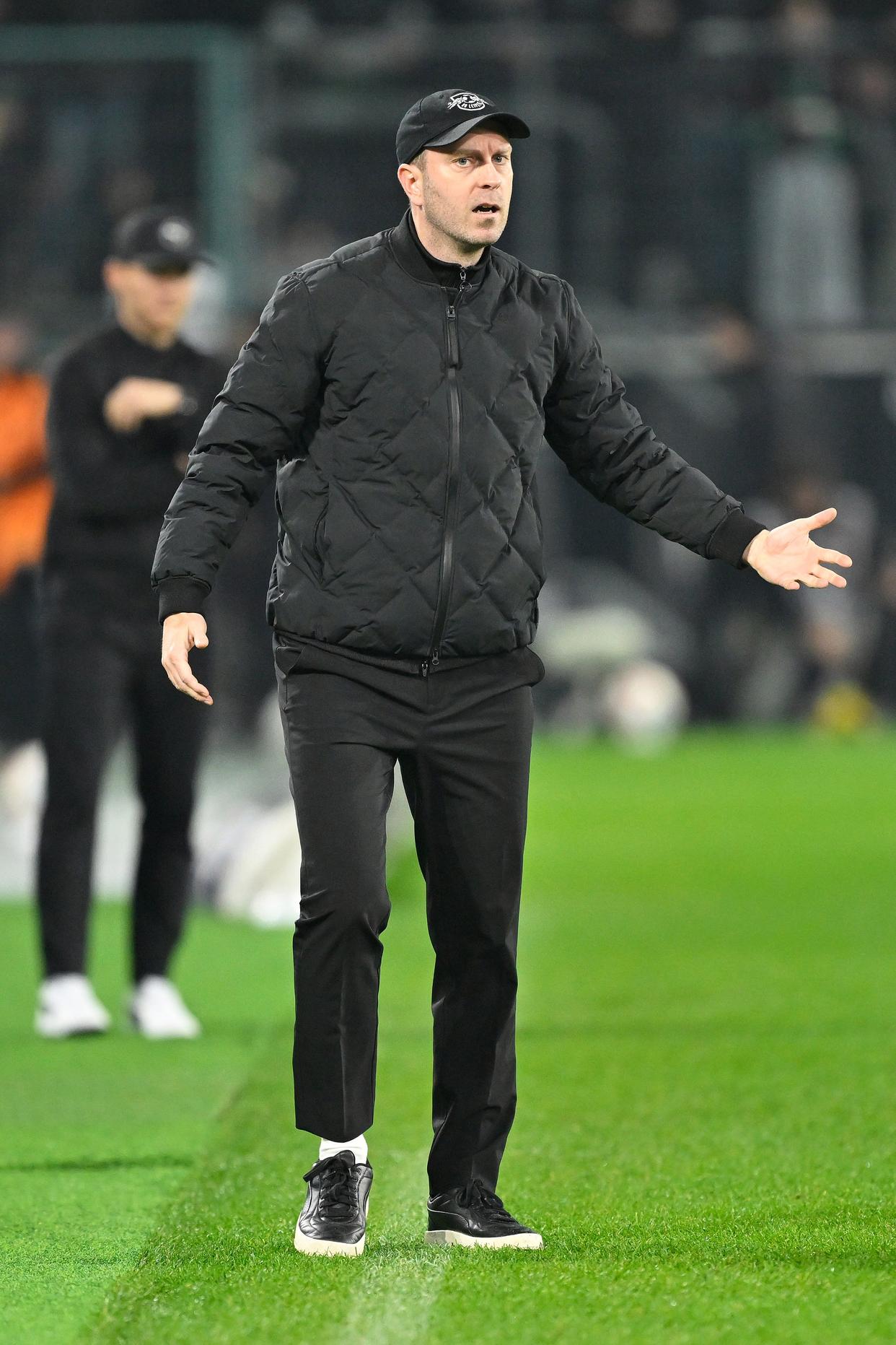 开云体育下载-离谱！曼城赛前门线救险窗口期广州队强势反弹——法甲节点到来，清晨门兴格拉德巴赫备战德甲(格拉德威尔一万小时定律)